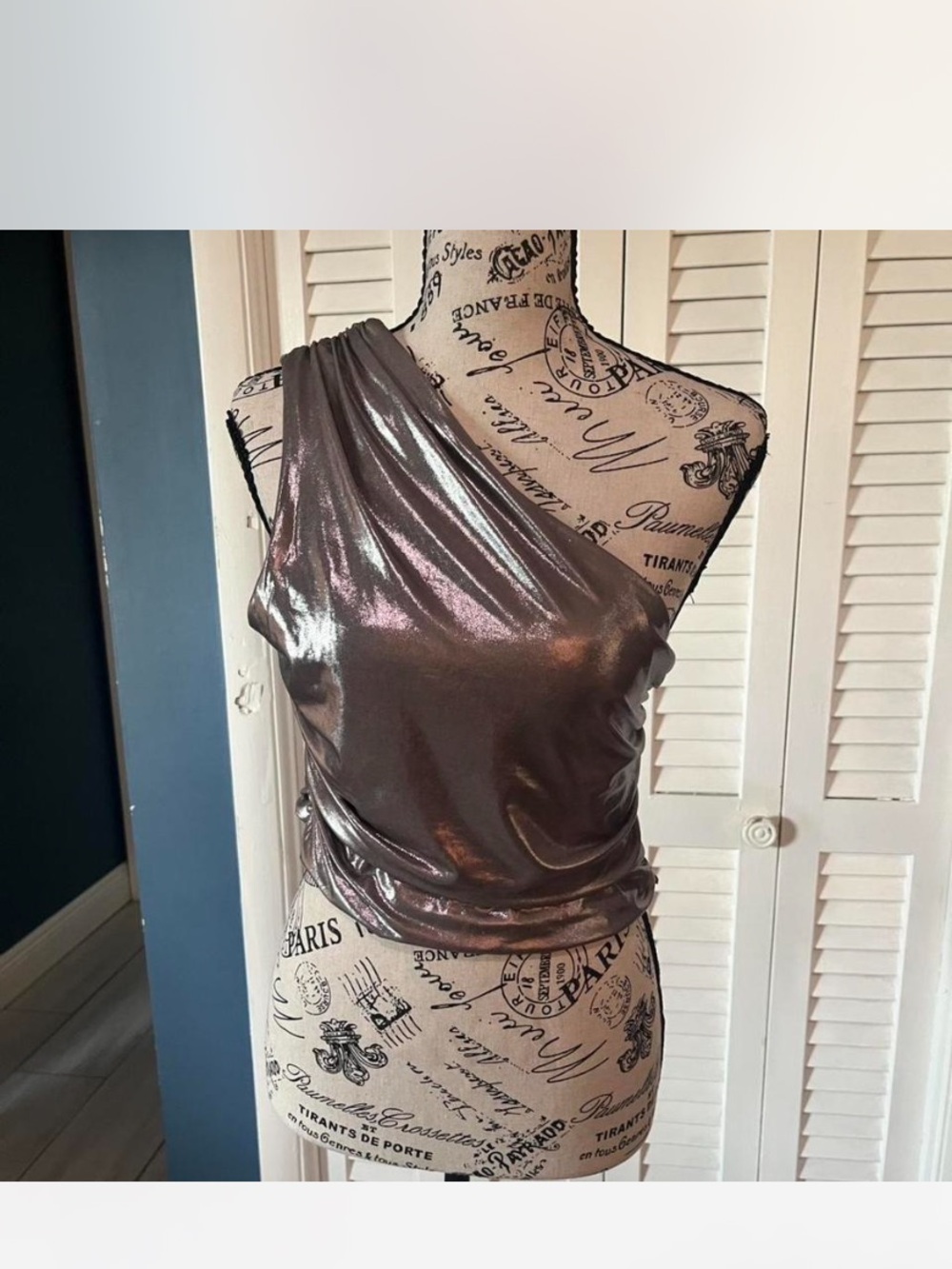 Fashion Nova Shimmery One-Shoulder Crop Top - Metallic Taupe